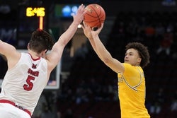 Loyola Chicago vs Kent State Prediction 3/26/25 College Basketball Picks Today